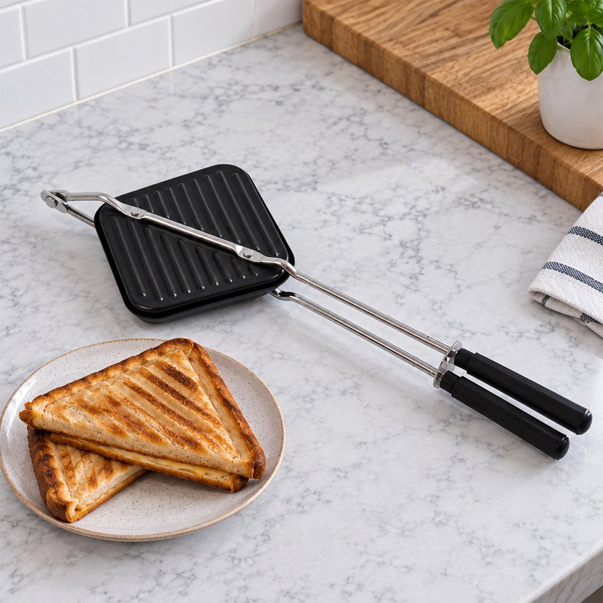 Non-stick Stovetop Sandwich Maker With Ridged Grill Plates And Long Handles (1 Pc)