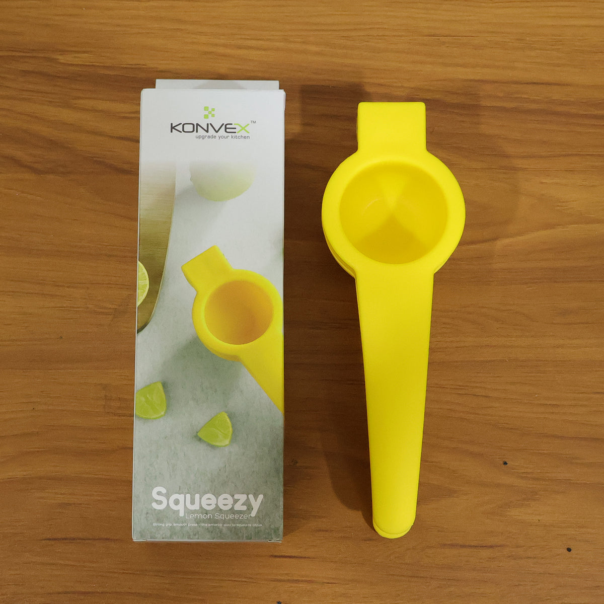 Konvex Hand Press Plastic Lemon Squeezer (1 Pc)