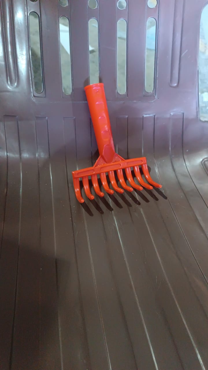 Heavy Duty Plastic Garden Hand Rake  9-tooth Cultivator Tool (1 Pc)